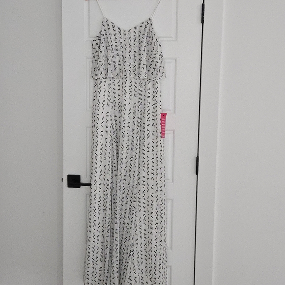 Halston Chalk/Black Printed Maxi Dress Size 6 NWT - Picture 1 of 7